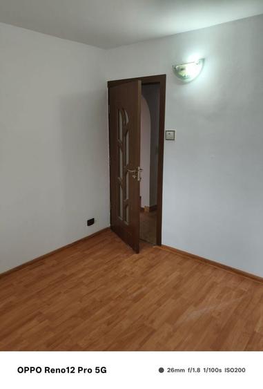 Apartament cu 4 camere semidecomandat în Central
