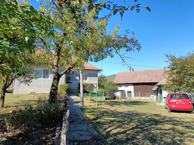 Casă cu 2 camere în Pădureni