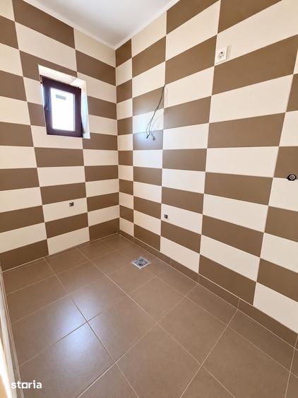 Casă cu 6 camere cu Teren 350 Mp în Joița
