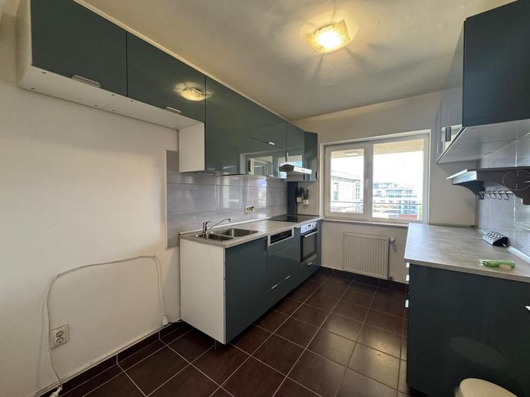 Apartament cu 3 camere decomandat, mobilat în Tei