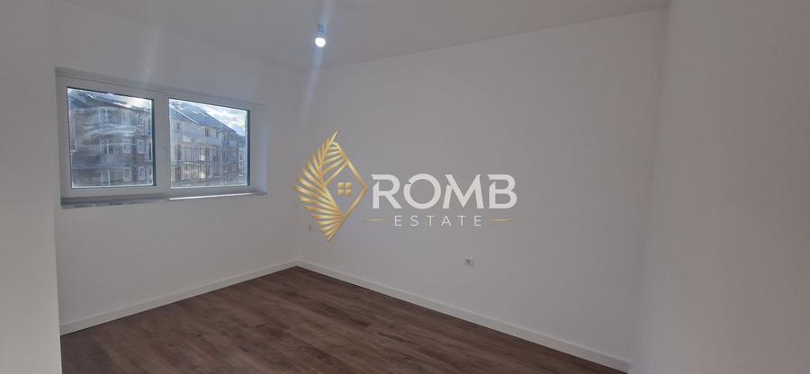 Apartament cu 3 camere decomandat în Florești