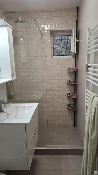 Apartament cu 3 camere semidecomandat în Domenii