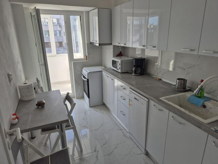 Apartament cu 3 camere decomandat, mobilat în Titulescu