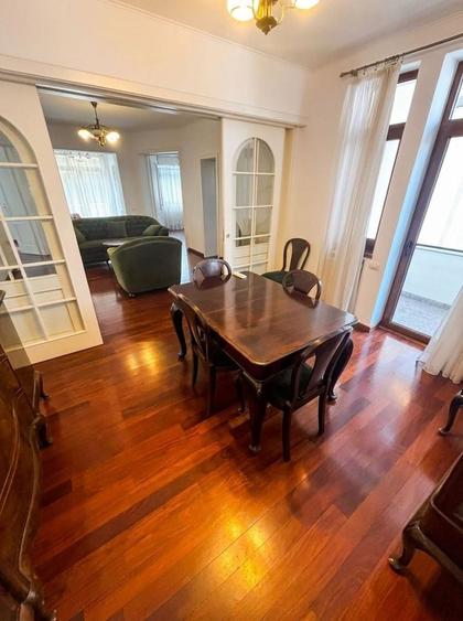 Apartament cu 4 camere decomandat în Primăverii