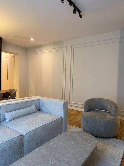 Apartament cu 3 camere semidecomandat, mobilat în P-ta Presei Libere