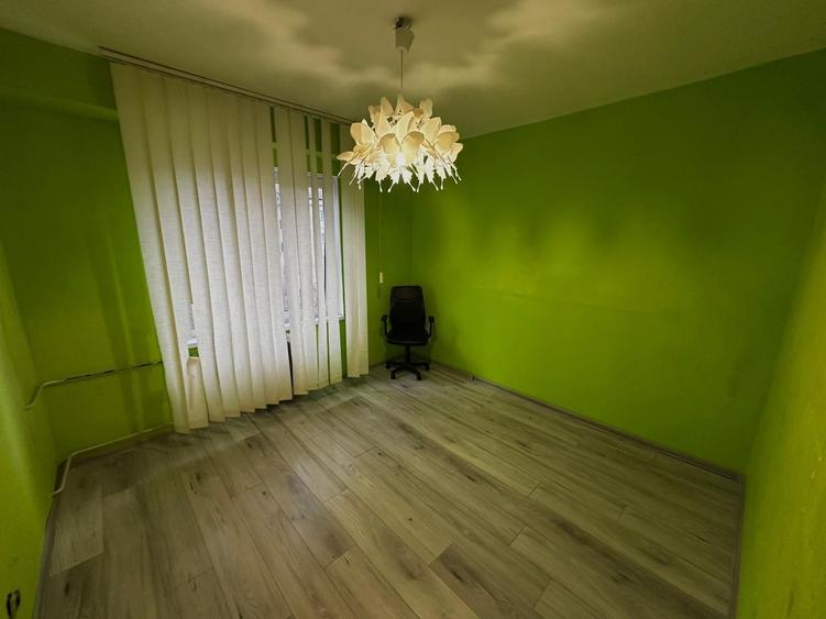 Apartament cu 3 camere decomandat în Valenta