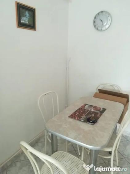 Garsonieră decomandată în Girocului