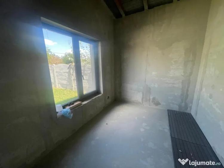 Casă cu 4 camere cu Teren 800 Mp în Central