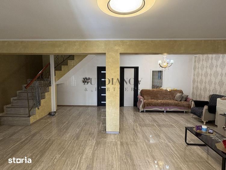 Casă cu 7 camere cu Teren 400 Mp în Brănești