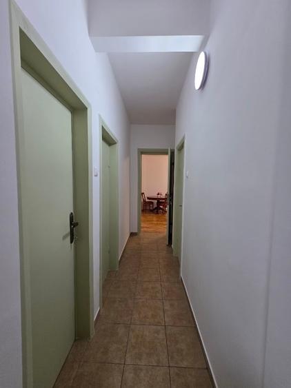 Apartament cu 3 camere semidecomandat în Polonă