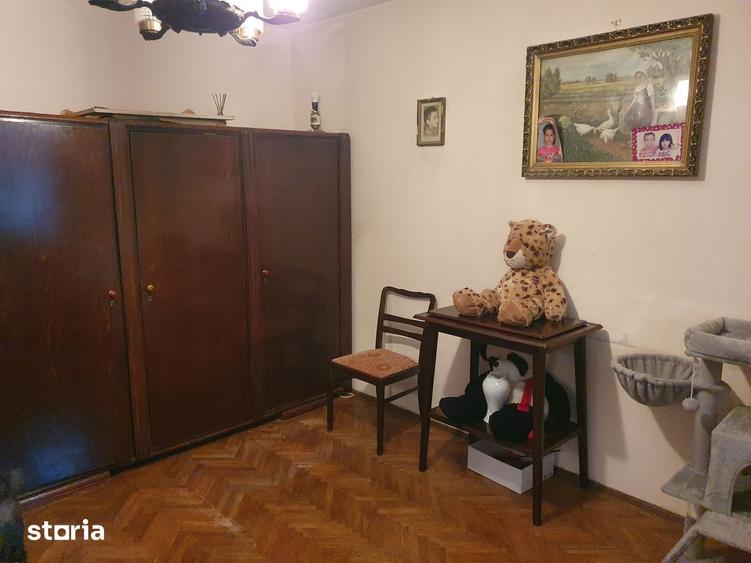 Apartament cu 4 camere decomandat în Drumul Taberei