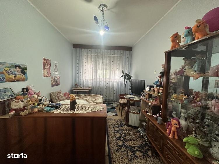 Apartament cu 3 camere semidecomandat în Malu Roșu