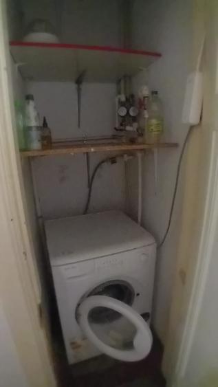 Apartament cu 3 camere semidecomandat, mobilat în Romană