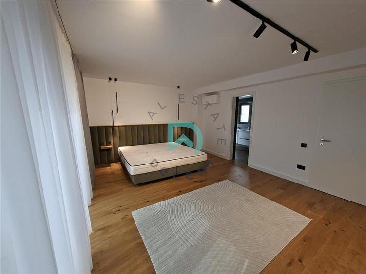 Apartament cu 4 camere decomandat în Drumul Poienii