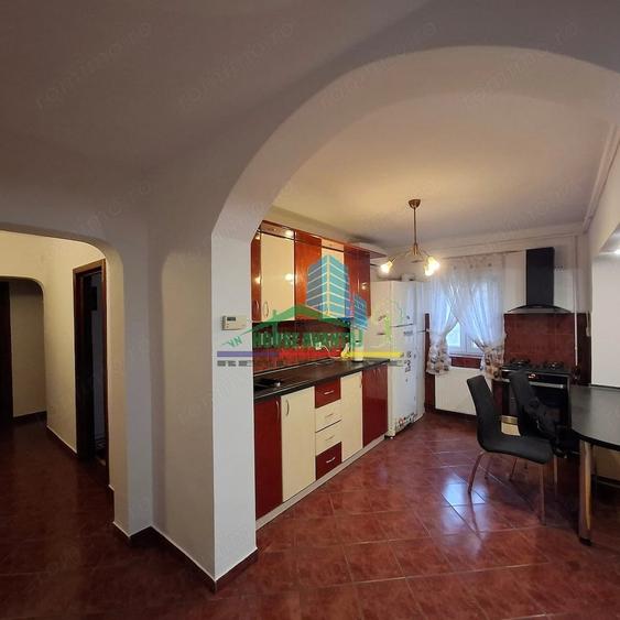 Apartament cu 4 camere decomandat în Central