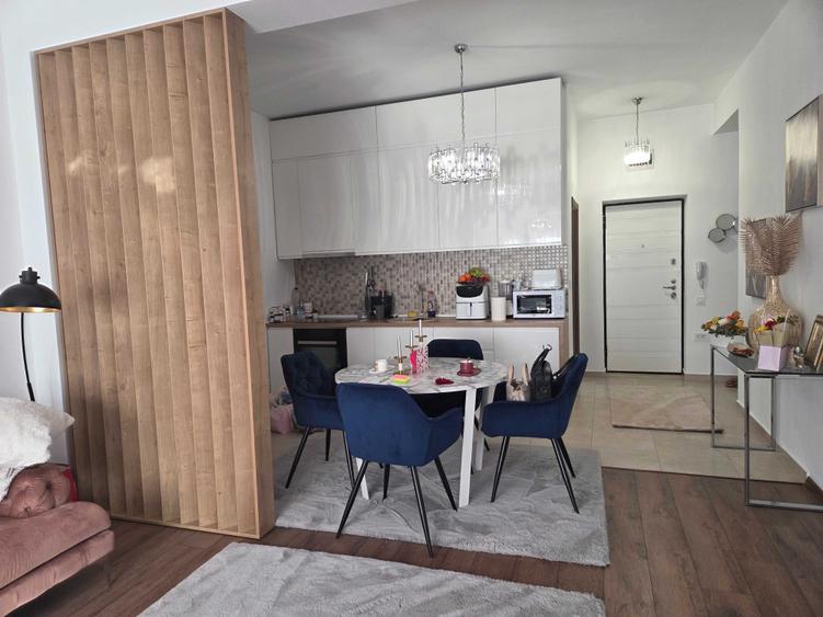 Apartament cu 3 camere decomandat în Dămăroaia
