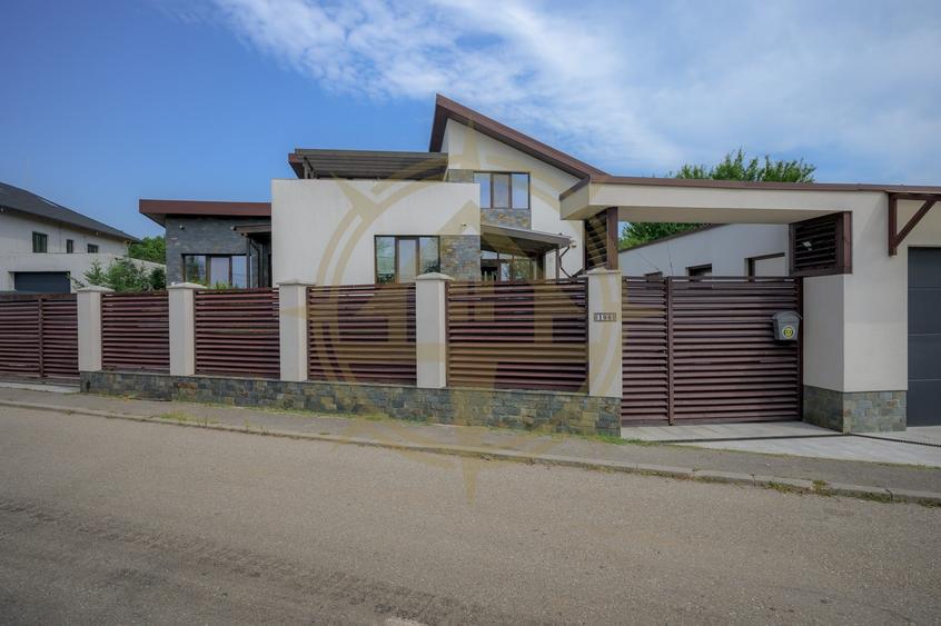 Casă cu 7 camere cu Canalizare în Balotești
