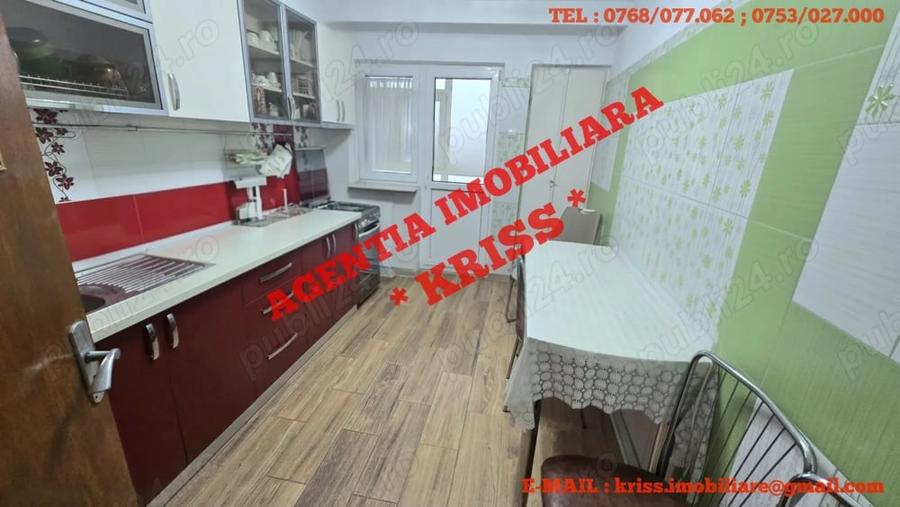 Apartament cu 4 camere decomandat în Central