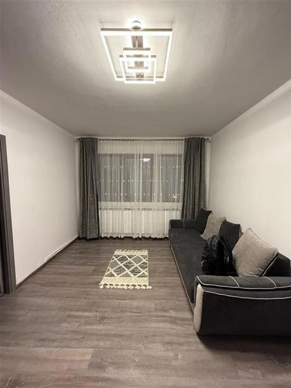 Apartament cu 2 camere semidecomandat, mobilat în Podu Roș