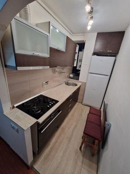 Apartament cu 3 camere semidecomandat în Cedonia
