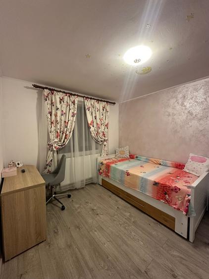 Casă cu 4 camere în Secu