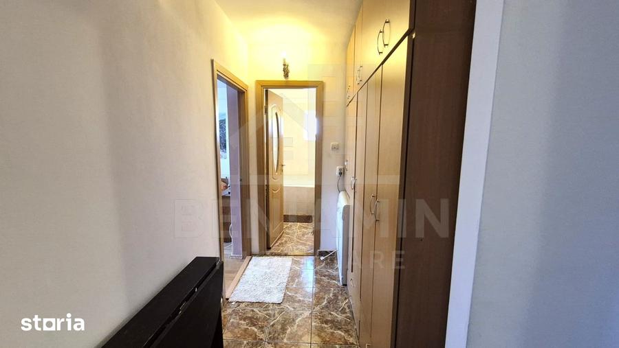 Apartament cu 3 camere decomandat în Calea București