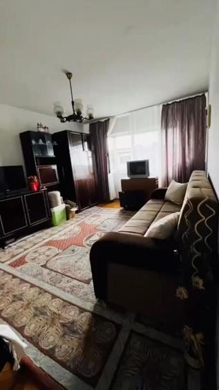 Apartament cu 3 camere decomandat, mobilat în Girocului