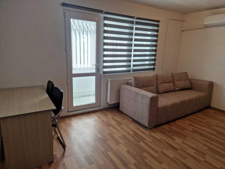 Apartament cu 2 camere semidecomandat în Sărari
