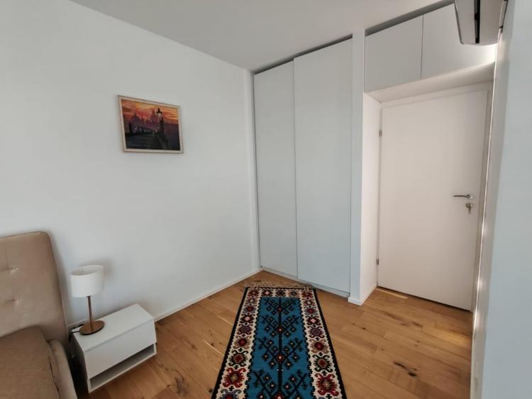 Apartament cu 3 camere decomandat, mobilat în P-ta Presei Libere