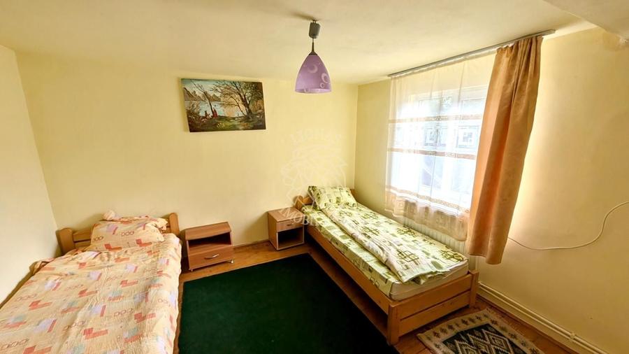 Duplex cu 7 camere cu Canalizare în Colibița