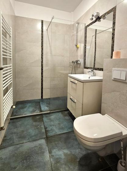 Apartament cu 3 camere semidecomandat în Europa