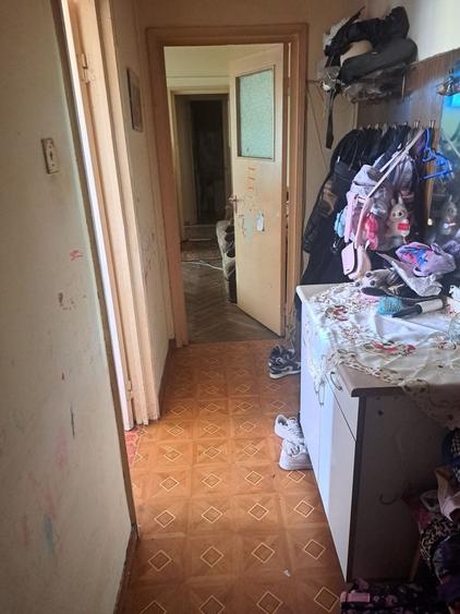 Apartament cu 3 camere semidecomandat în CET
