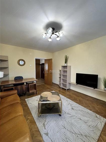 Apartament cu 3 camere decomandat în Kogălniceanu