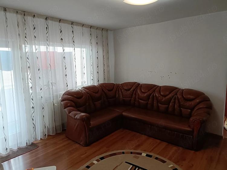 Apartament cu 3 camere semidecomandat în Central