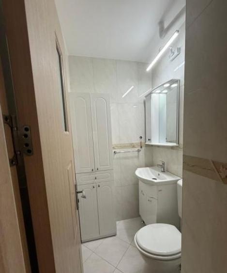 Apartament cu 4 camere decomandat, mobilat în Casa de Cultură