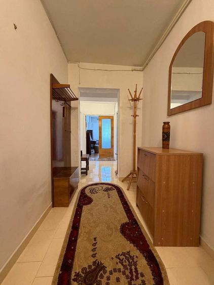 Apartament cu 3 camere decomandat în Drumul Carului