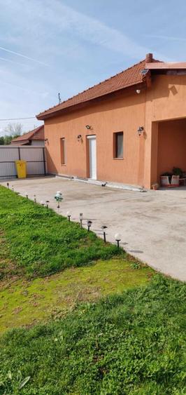Casă cu 3 camere în Donceni