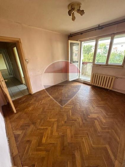 Apartament cu 3 camere decomandat în Rogerius