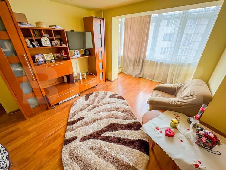Apartament cu 4 camere decomandat, mobilat în Gojdu