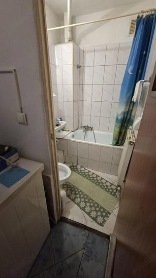 Garsonieră decomandată în Noua