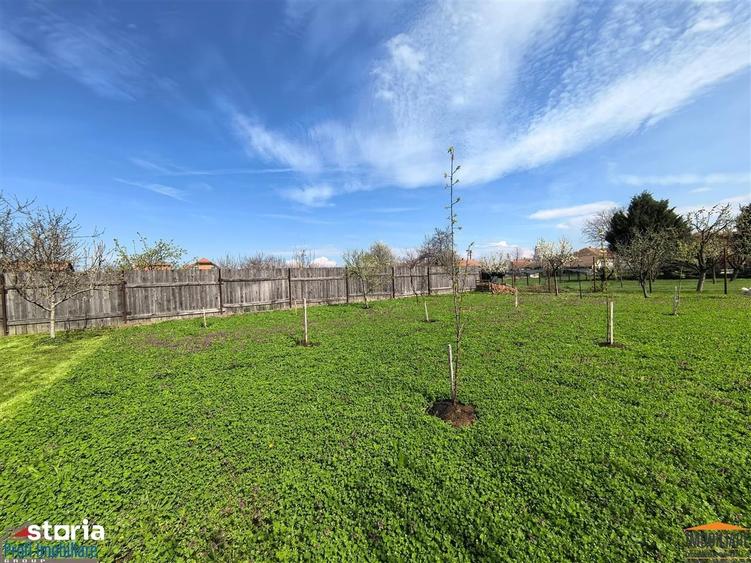 Casă cu 6 camere cu Teren 1523 Mp în Livada