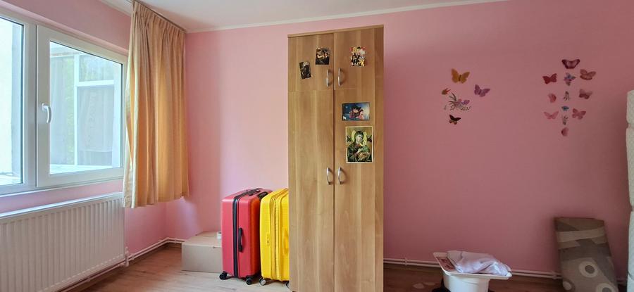 Apartament cu 3 camere în Micro 40