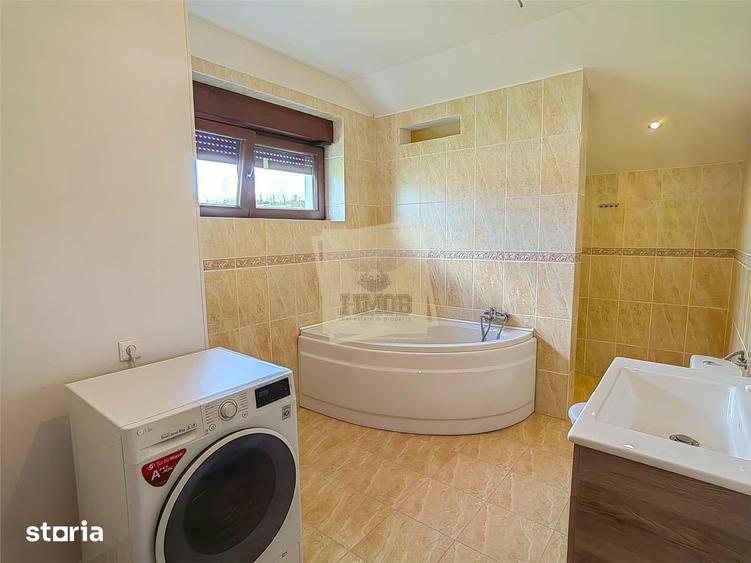 Casă cu 5 camere cu Teren 372 Mp în Roșia