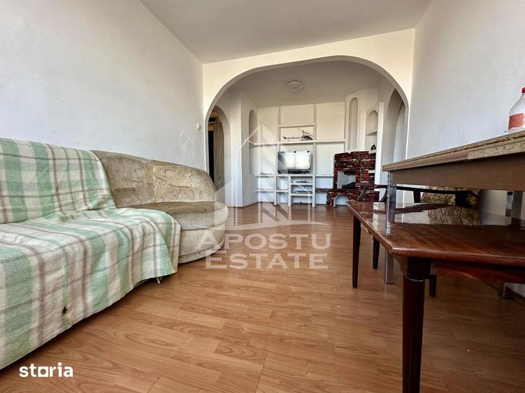 Apartament cu 3 camere semidecomandat, mobilat în Iosefin