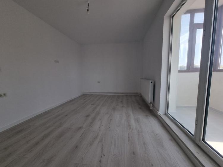 Apartament cu 3 camere decomandat în Păcurari