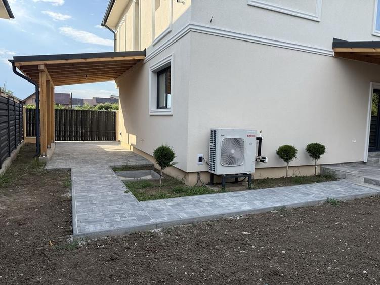 Casă cu 4 camere în Mărăcineanu