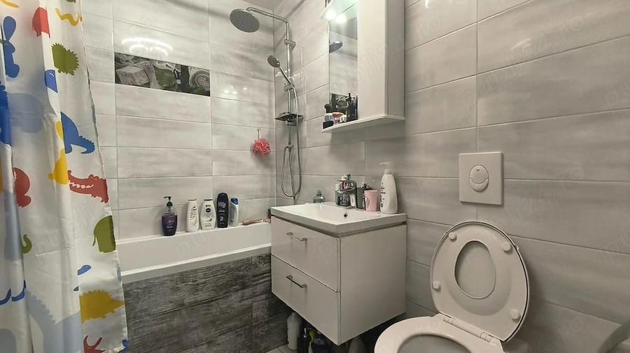 Apartament cu 3 camere decomandat în Ultracentral