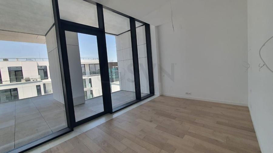 Penthouse cu 4 camere semidecomandat în Cotroceni