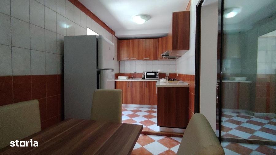 Apartament cu 4 camere decomandat în Cotroceni