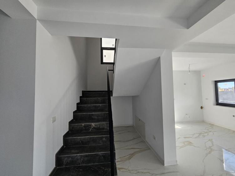 Duplex cu 3 camere cu Teren 365 Mp în Moșnița Veche